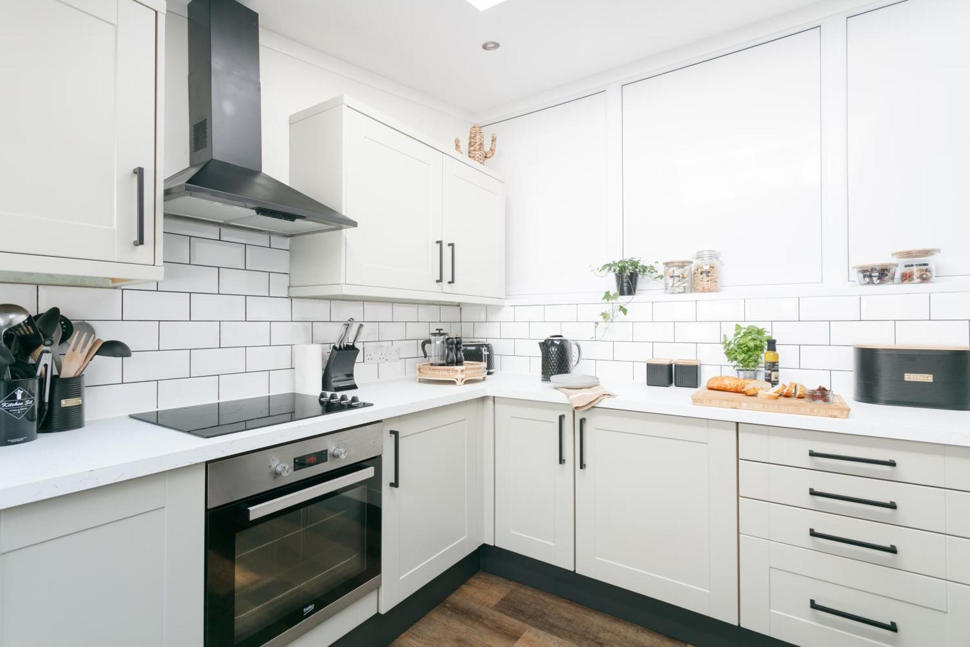 New Luxury For 2024 - Central Plymouth House - Sleeps 10 - Access To Plymouth Town - Close To The Barbican - Pets Welcome - Parking Available - By Luxe Living By Sophia Exterior foto